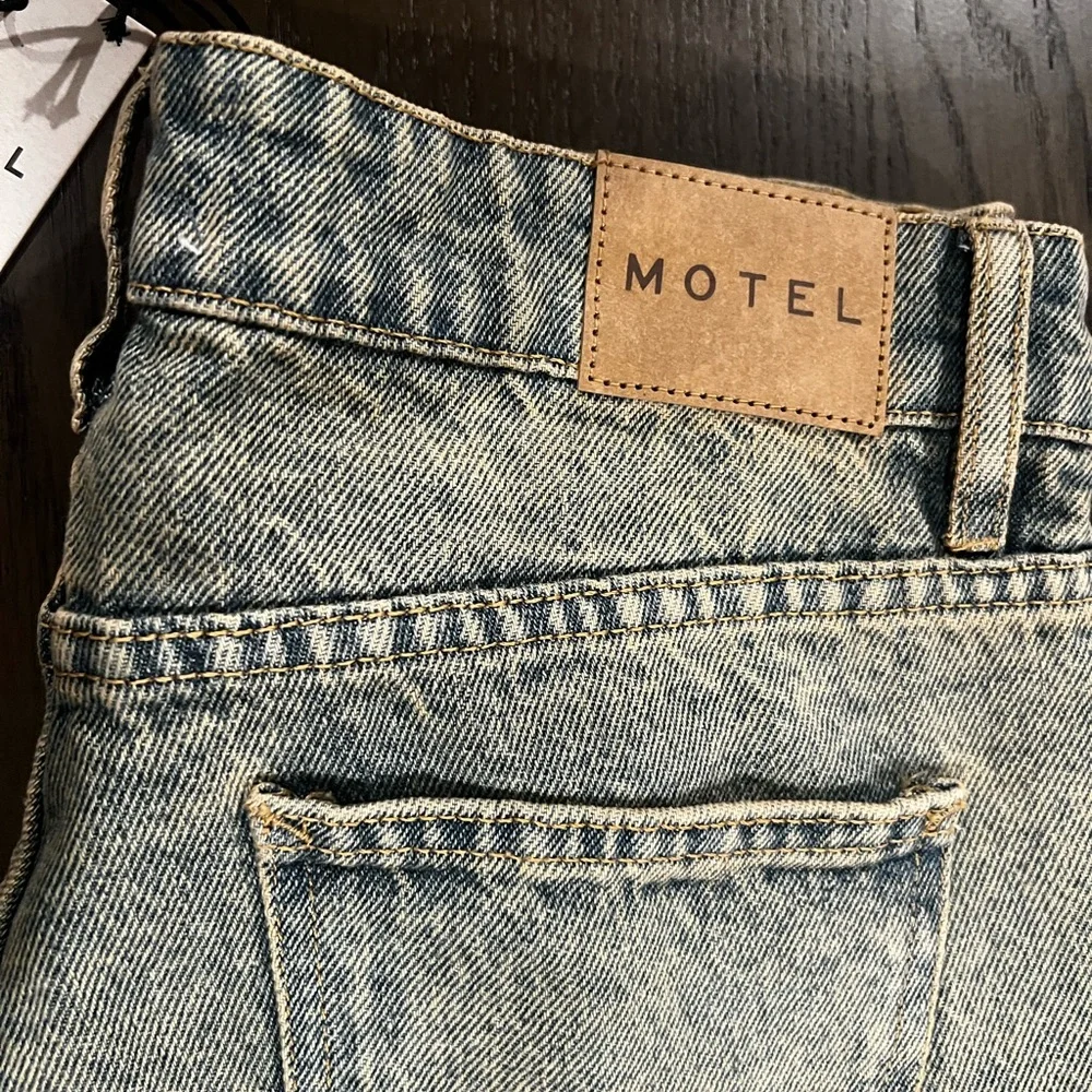 Low Rise Parallel Jeans In Sandy Blue Acid - Picture 4 of 9